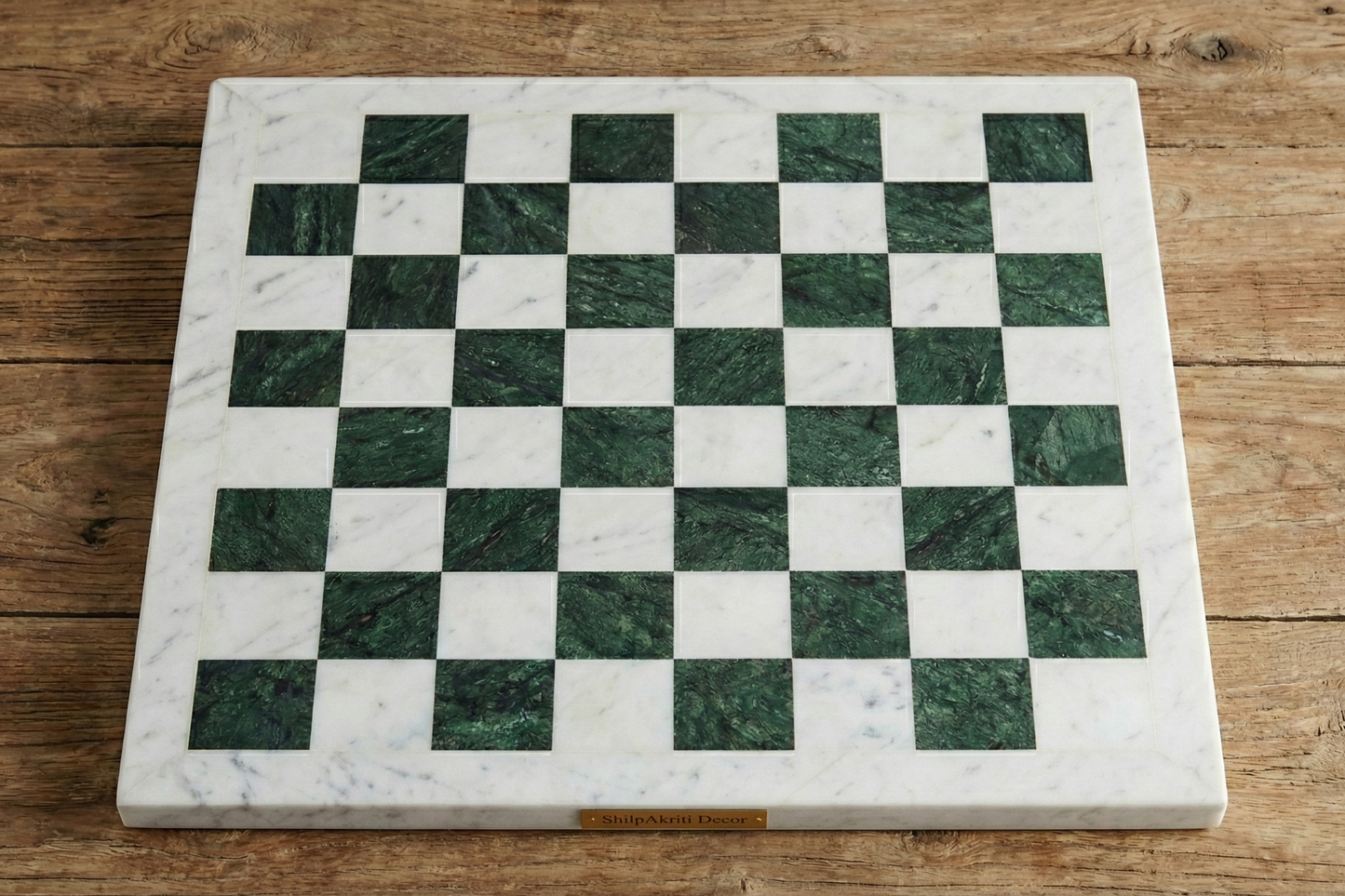 Weißes Schachbrett – perfekt als Dekoration für Zuhause oder das Büro